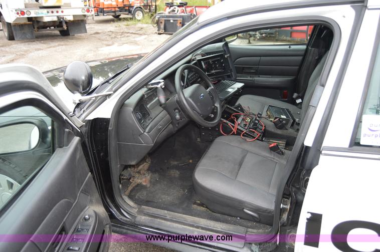 image for item I2981 2010 Ford Crown Victoria Police Interceptor