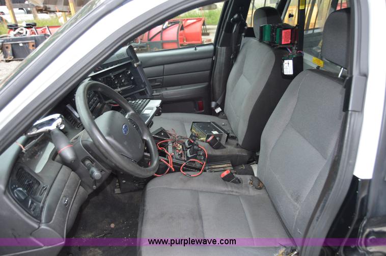 image for item I2981 2010 Ford Crown Victoria Police Interceptor