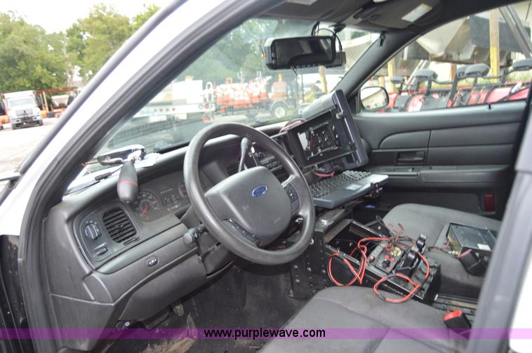 image for item I2981 2010 Ford Crown Victoria Police Interceptor