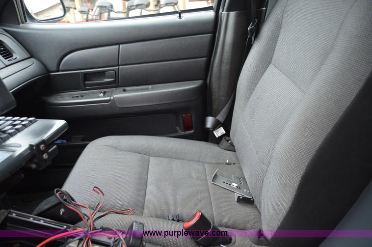 image for item I2981 2010 Ford Crown Victoria Police Interceptor