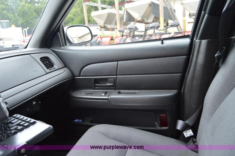 image for item I2981 2010 Ford Crown Victoria Police Interceptor