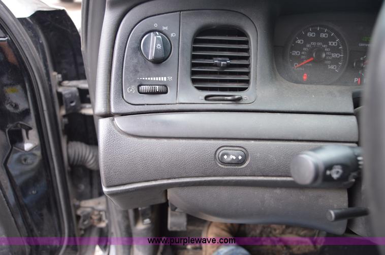 image for item I2981 2010 Ford Crown Victoria Police Interceptor