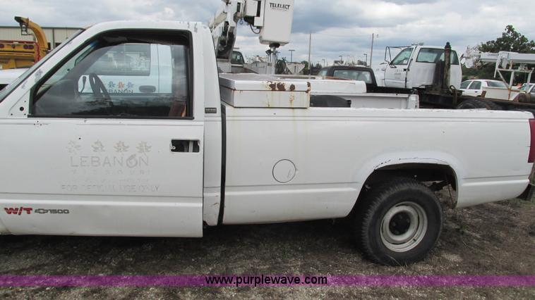 image for item I3228 1990 Chevrolet Cheyenne 1500 pickup truck