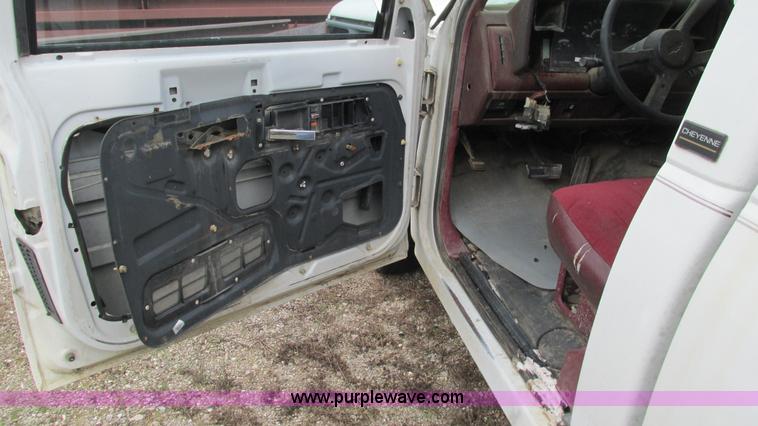 image for item I3228 1990 Chevrolet Cheyenne 1500 pickup truck