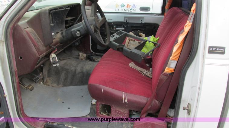 image for item I3228 1990 Chevrolet Cheyenne 1500 pickup truck