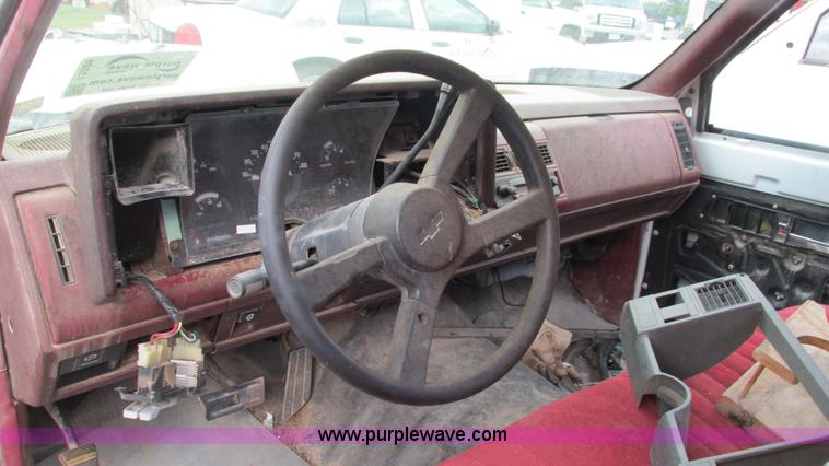 image for item I3228 1990 Chevrolet Cheyenne 1500 pickup truck
