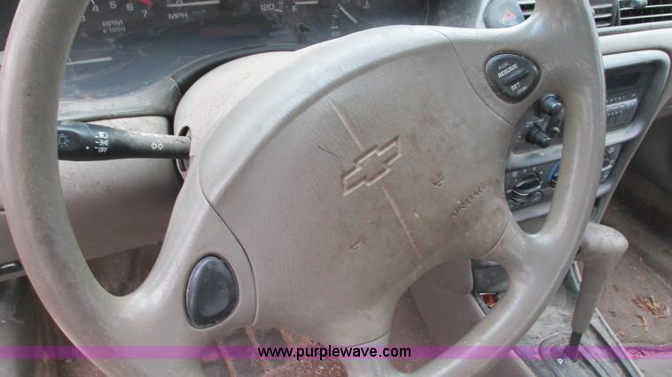 image for item I3230 2000 Chevrolet Malibu