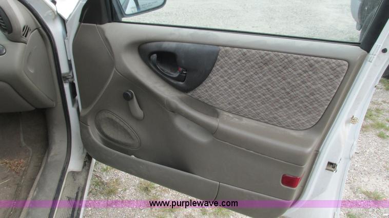 image for item I3230 2000 Chevrolet Malibu