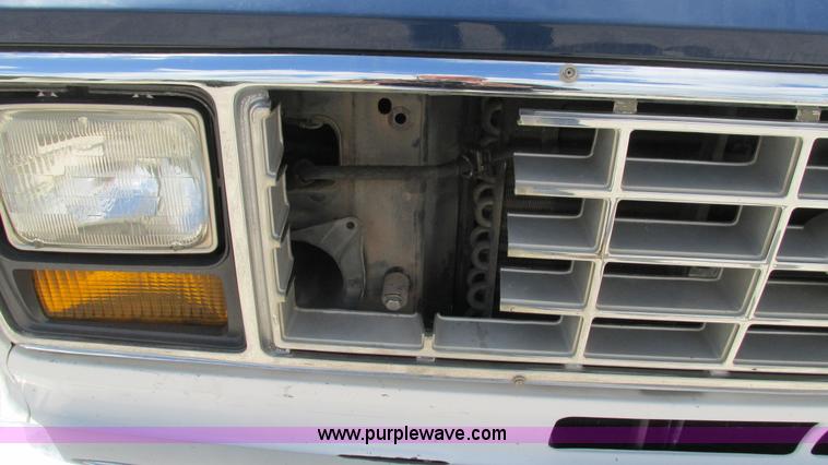 image for item I3231 1989 Ford Econoline E350 van