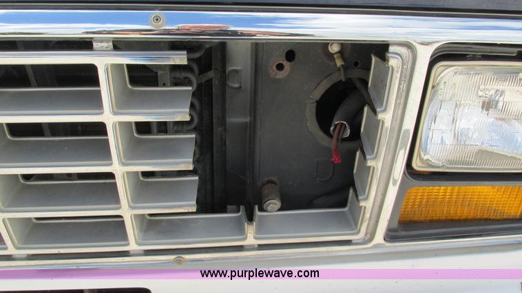 image for item I3231 1989 Ford Econoline E350 van