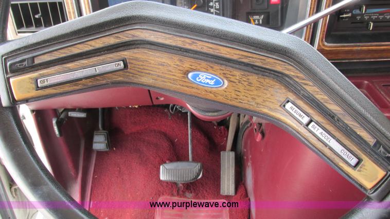 image for item I3231 1989 Ford Econoline E350 van