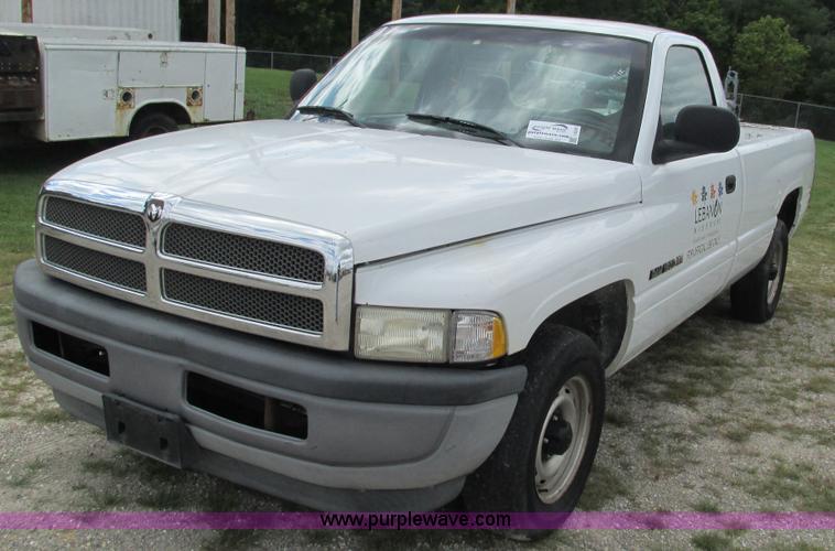 image for item I3233 2001 Dodge Ram 1500 pickup truck