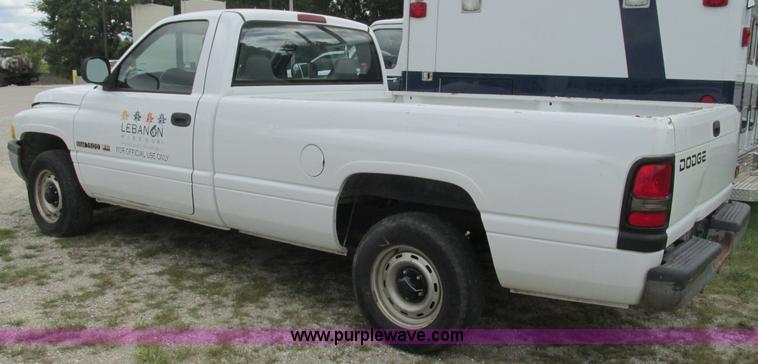 image for item I3233 2001 Dodge Ram 1500 pickup truck