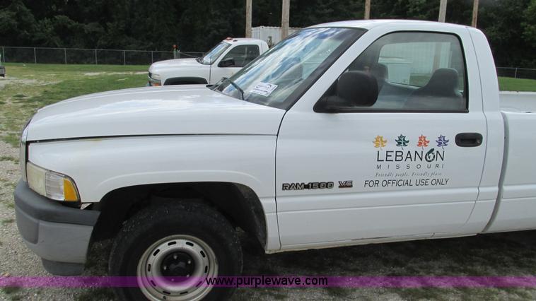image for item I3233 2001 Dodge Ram 1500 pickup truck