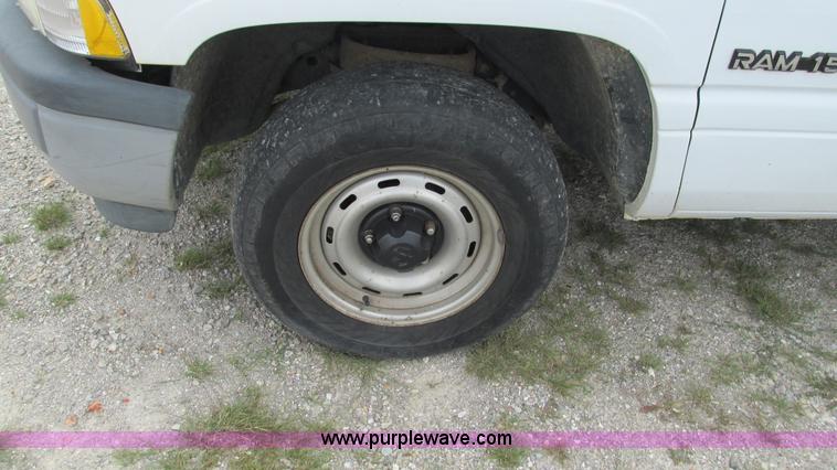 image for item I3233 2001 Dodge Ram 1500 pickup truck