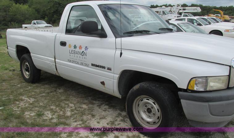 image for item I3233 2001 Dodge Ram 1500 pickup truck