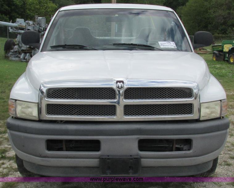 image for item I3233 2001 Dodge Ram 1500 pickup truck