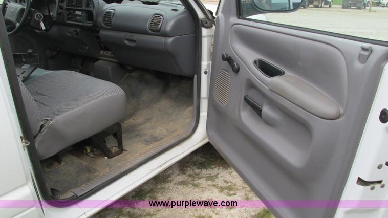 image for item I3233 2001 Dodge Ram 1500 pickup truck