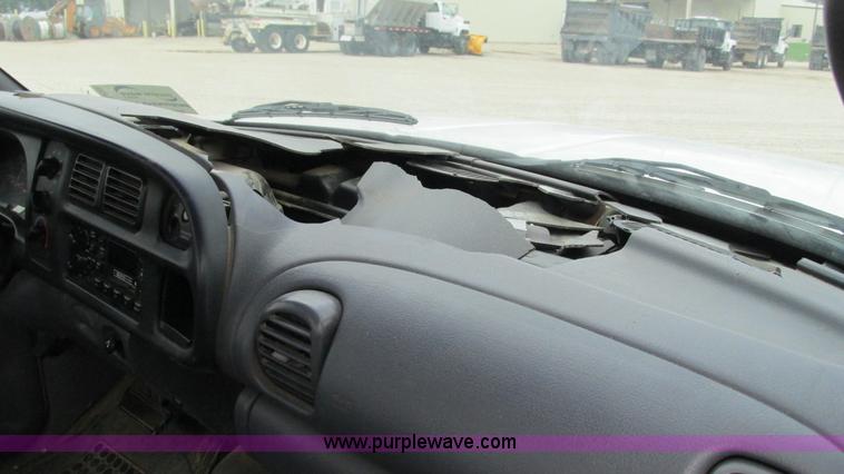 image for item I3233 2001 Dodge Ram 1500 pickup truck