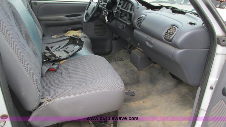 image for item I3233 2001 Dodge Ram 1500 pickup truck