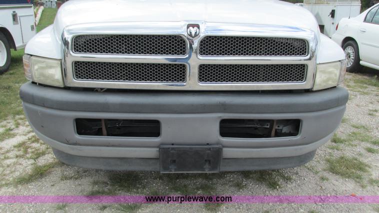 image for item I3233 2001 Dodge Ram 1500 pickup truck