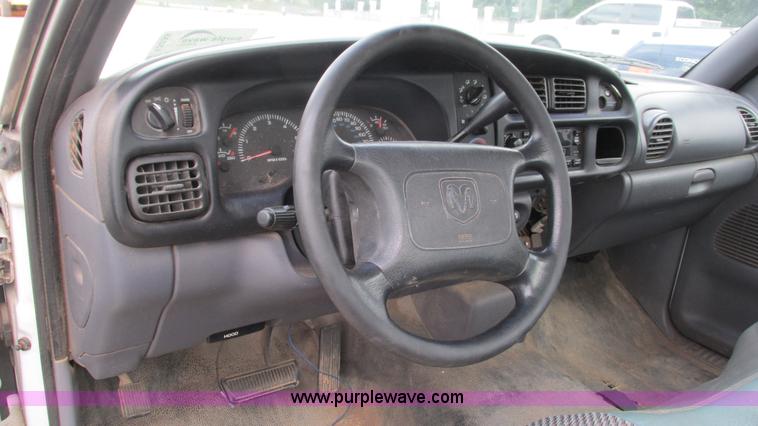 image for item I3233 2001 Dodge Ram 1500 pickup truck