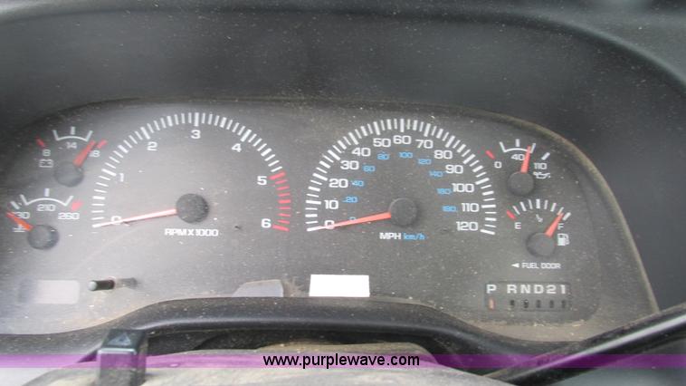 image for item I3233 2001 Dodge Ram 1500 pickup truck