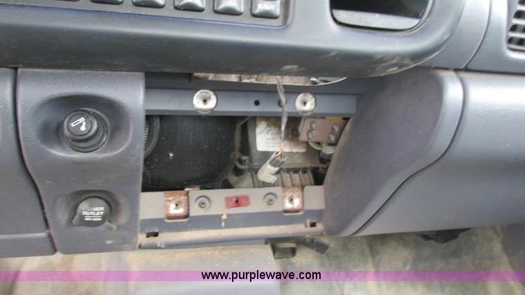 image for item I3233 2001 Dodge Ram 1500 pickup truck