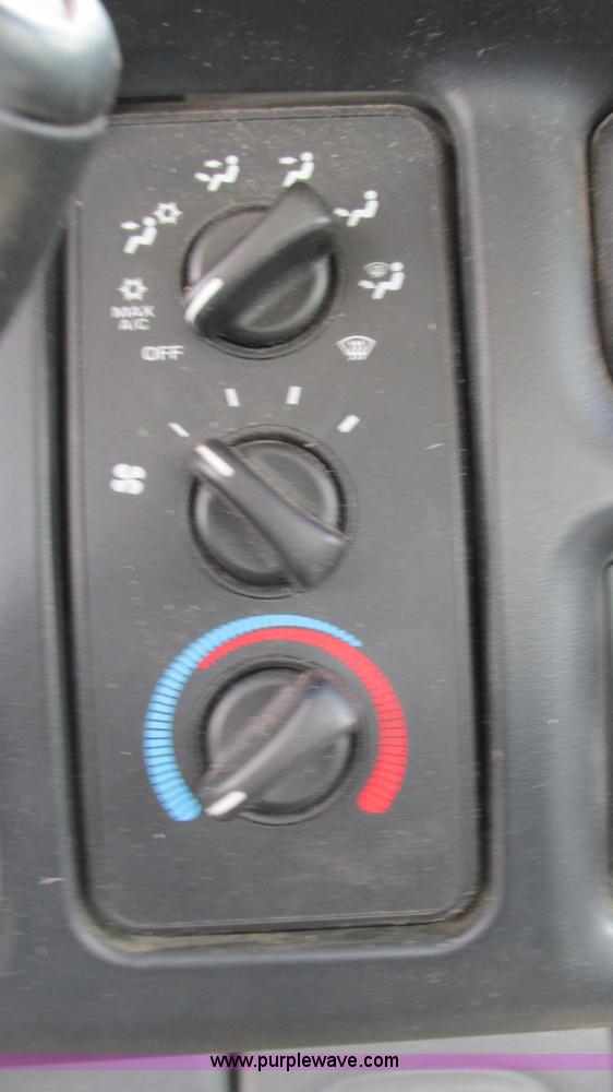 image for item I3233 2001 Dodge Ram 1500 pickup truck