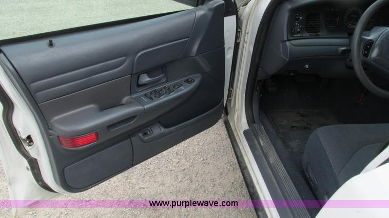 image for item I3234 2001 Ford Crown Victoria Police Interceptor