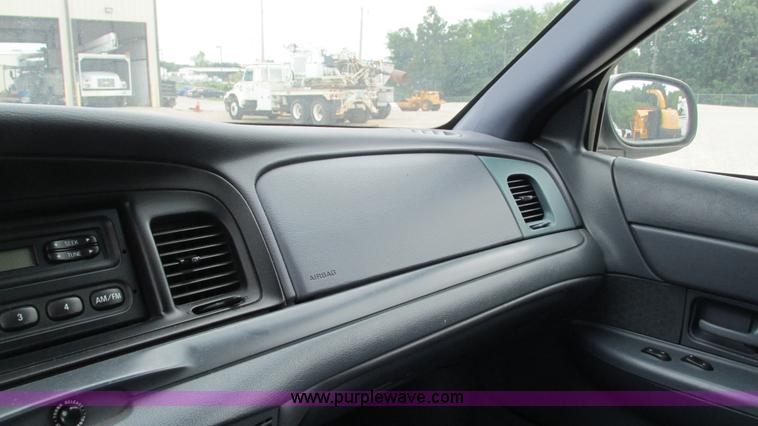 image for item I3234 2001 Ford Crown Victoria Police Interceptor