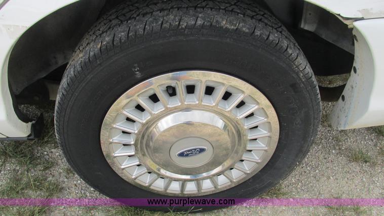 image for item I3235 2002 Ford Crown Victoria Police Interceptor