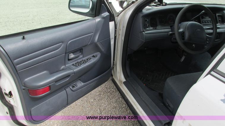 image for item I3235 2002 Ford Crown Victoria Police Interceptor