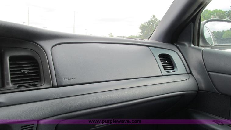 image for item I3235 2002 Ford Crown Victoria Police Interceptor