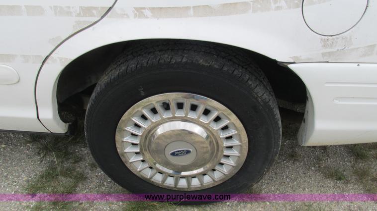 image for item I3235 2002 Ford Crown Victoria Police Interceptor