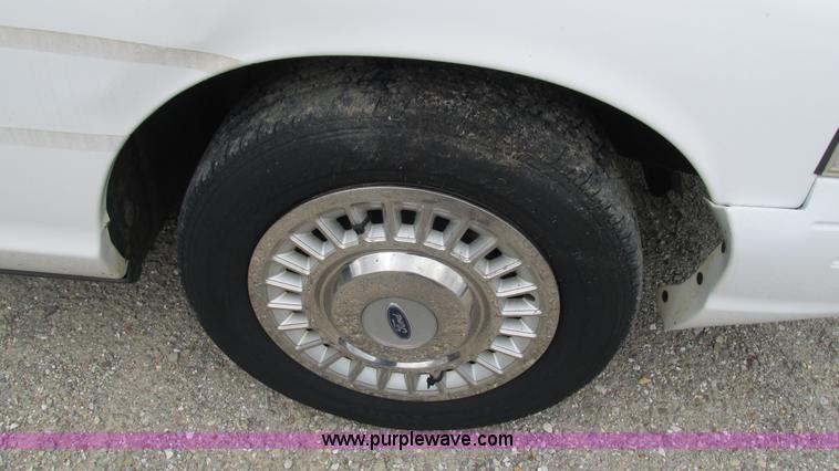 image for item I3235 2002 Ford Crown Victoria Police Interceptor