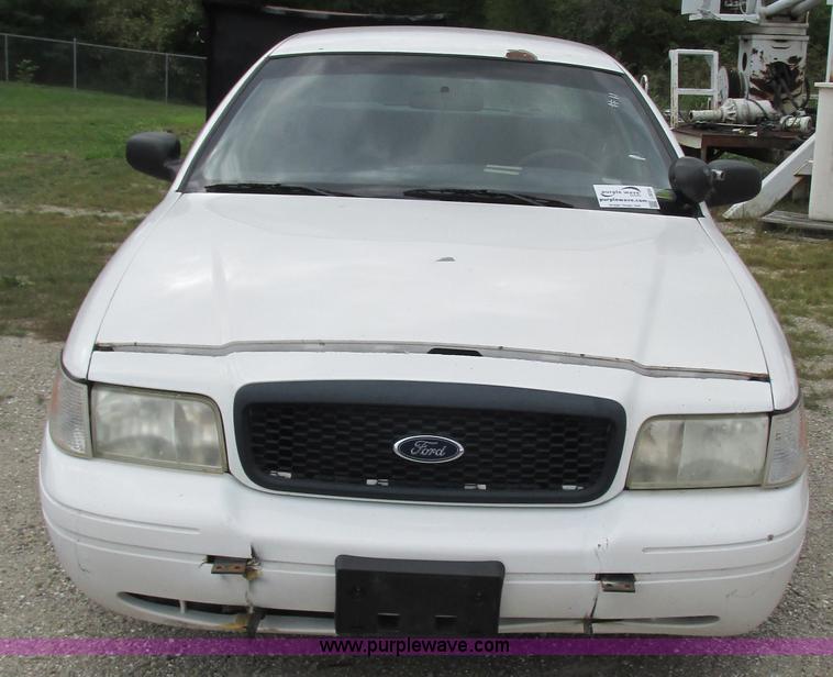image for item I3235 2002 Ford Crown Victoria Police Interceptor