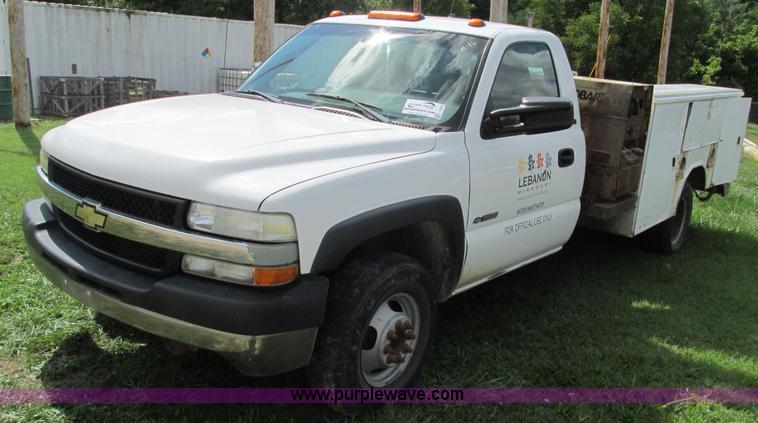 image for item I3236 2002 Chevrolet Silverado 3500 utility truck