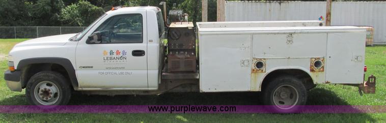 image for item I3236 2002 Chevrolet Silverado 3500 utility truck