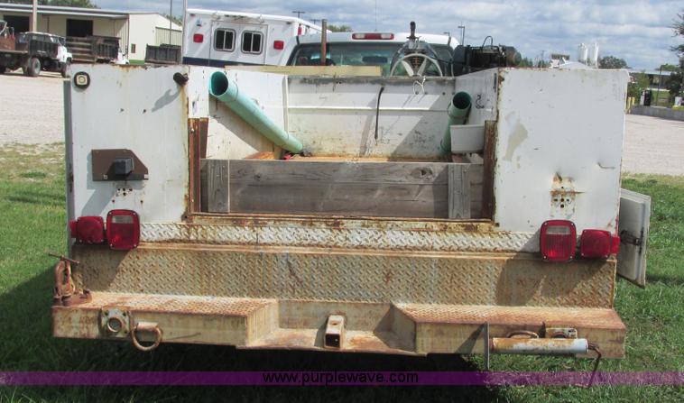 image for item I3236 2002 Chevrolet Silverado 3500 utility truck