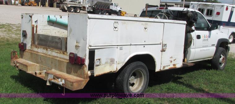 image for item I3236 2002 Chevrolet Silverado 3500 utility truck