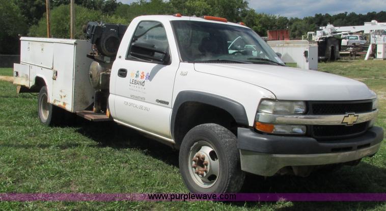 image for item I3236 2002 Chevrolet Silverado 3500 utility truck
