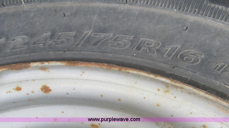 image for item I3236 2002 Chevrolet Silverado 3500 utility truck