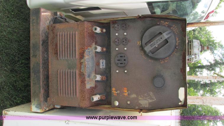 image for item I3236 2002 Chevrolet Silverado 3500 utility truck