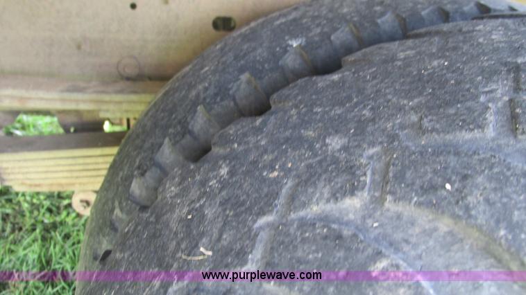 image for item I3236 2002 Chevrolet Silverado 3500 utility truck