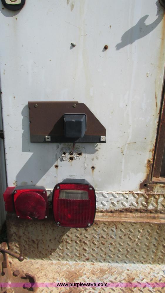 image for item I3236 2002 Chevrolet Silverado 3500 utility truck