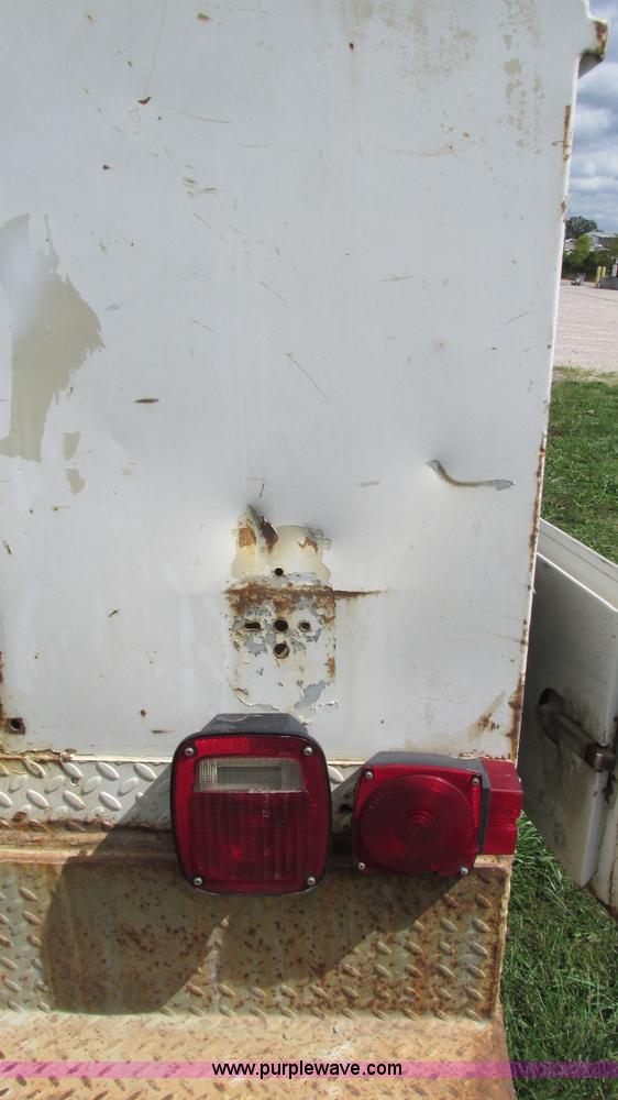 image for item I3236 2002 Chevrolet Silverado 3500 utility truck