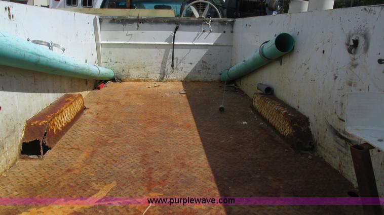 image for item I3236 2002 Chevrolet Silverado 3500 utility truck