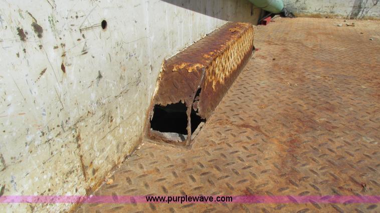 image for item I3236 2002 Chevrolet Silverado 3500 utility truck