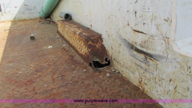 image for item I3236 2002 Chevrolet Silverado 3500 utility truck